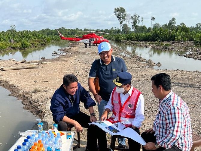 Gunakan Helicopter Menteri Perhubungan Budi Karya, Gubernur Sumsel Herman Deru dan Bupati Banyuasin Askolani Tinjau Langsung Tanjung Carat