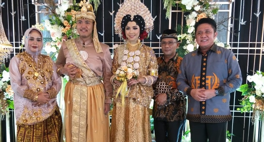 Gubernur HD Dan Keluarga Besar KONI Sumsel Hadiri Akad Nikah Anak Ketua Harian l