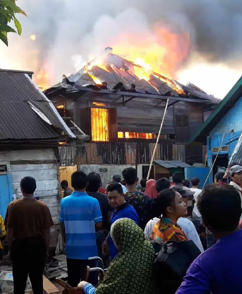 Sijago Merah Ludeskan 8 Rumah Warga Tebat Baru