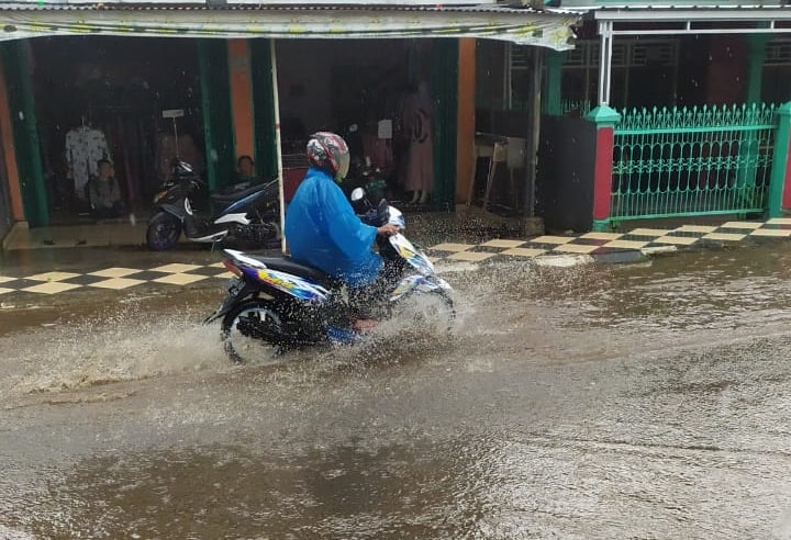 Buruknya Drainase Di Jalan Gunung Setiap Hujan Warga Keluhkan Banjir