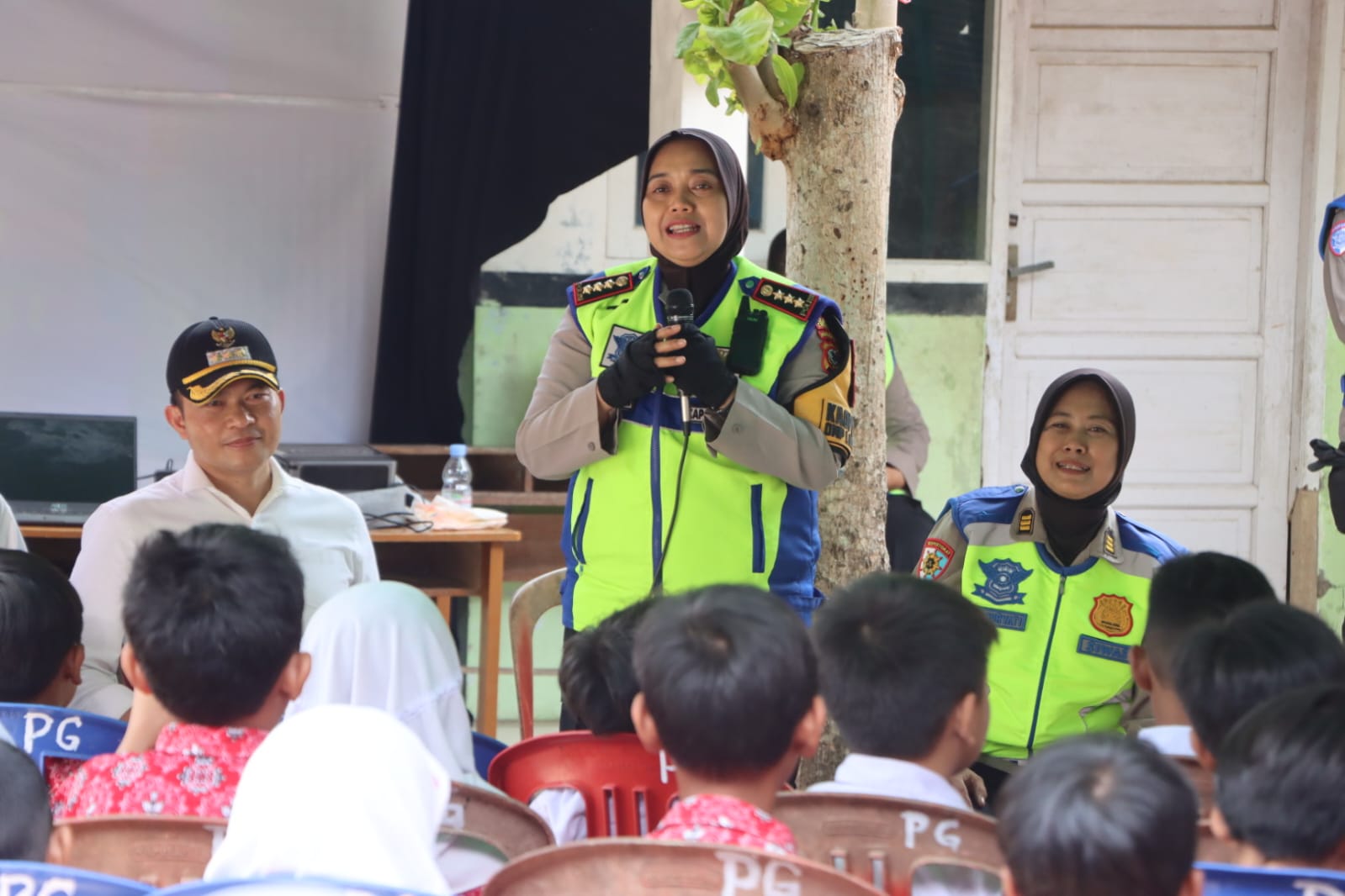 Sinergi Polresta Cirebon dan Pemkab Cirebon Gelar Program Makan Siang Gratis di SDN 3 Cipanas