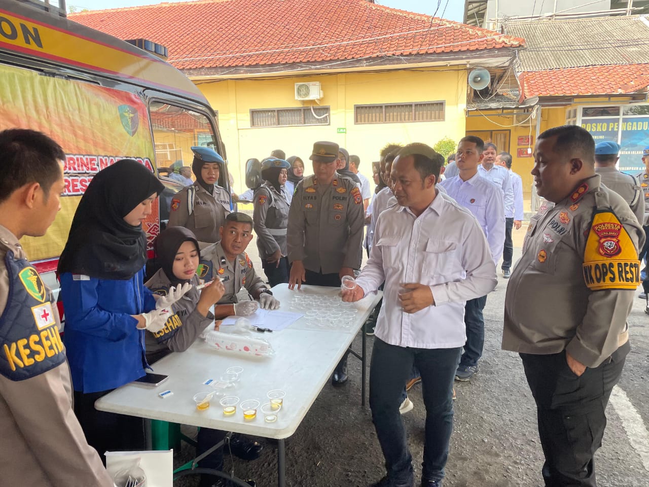 Puluhan Personel Satreskrim Polresta Cirebon Jalani Tes Urine