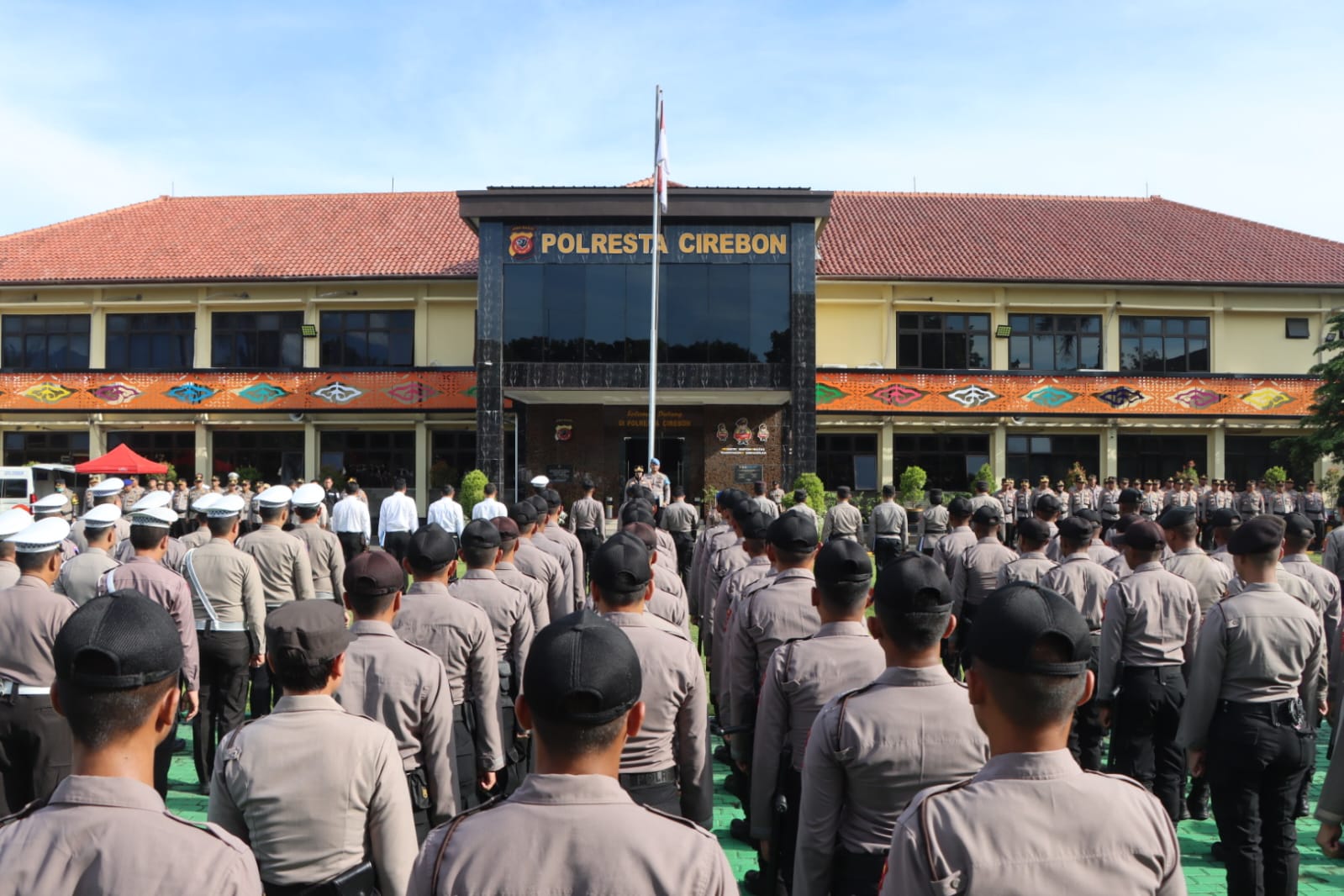 Polresta Cirebon Bacakan Asmaul Husna Usai Apel Pagi, Ciptakan Suasana Harmonis Di Lingkungan Kepolisian