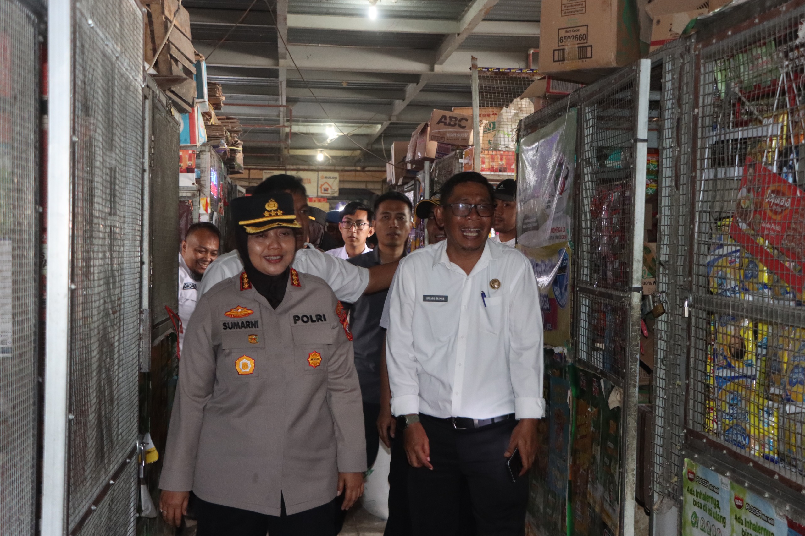 Kapolresta Cirebon Bersama Forkopimda Laksanakan Sidak Harga Bapokting Di Pasar Sumber