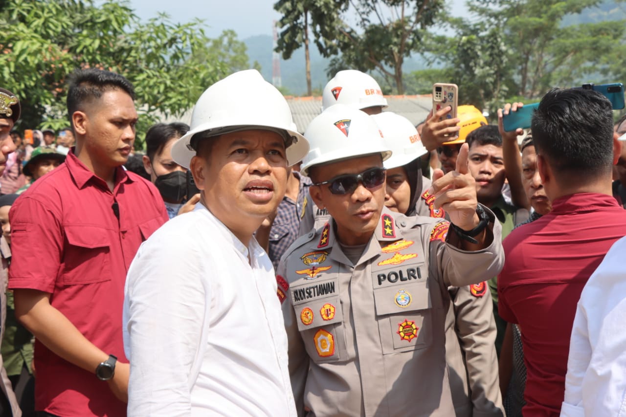 Kapolda Jabar Tinjau Lokasi Longsor Galian C di Gunung Kuda, Cirebon