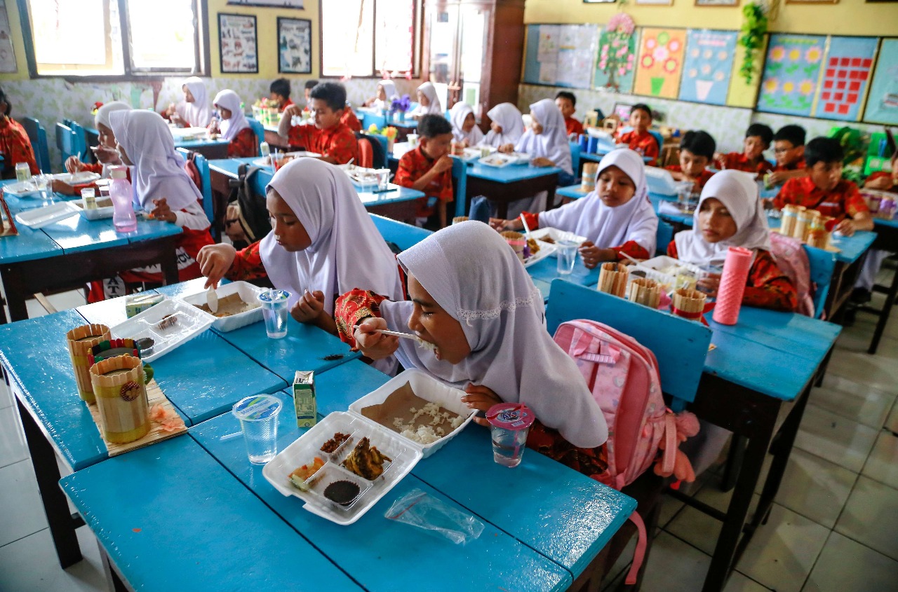 Program Makan Bergizi Gratis Ciptakan 90 Ribu Lapangan Kerja untuk Sarjana, Dorong Target 8 Juta Pekerjaan Nasional