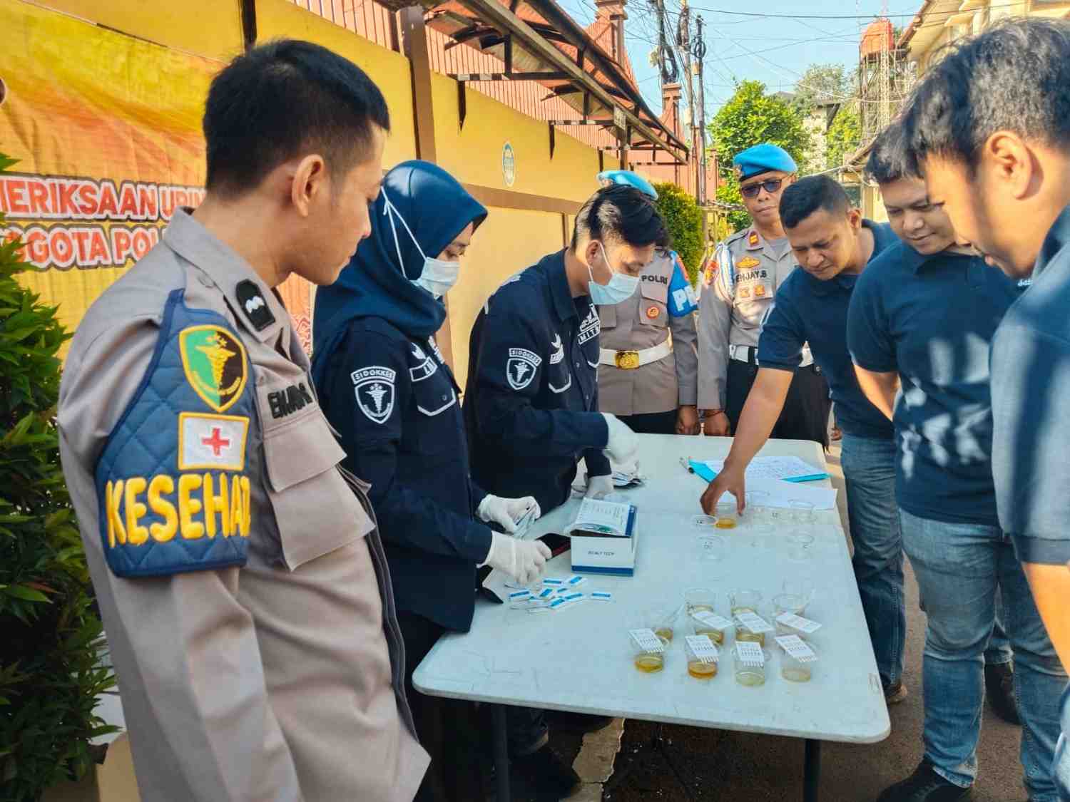 Puluhan Personel Polresta Cirebon Jalani Tes Urine