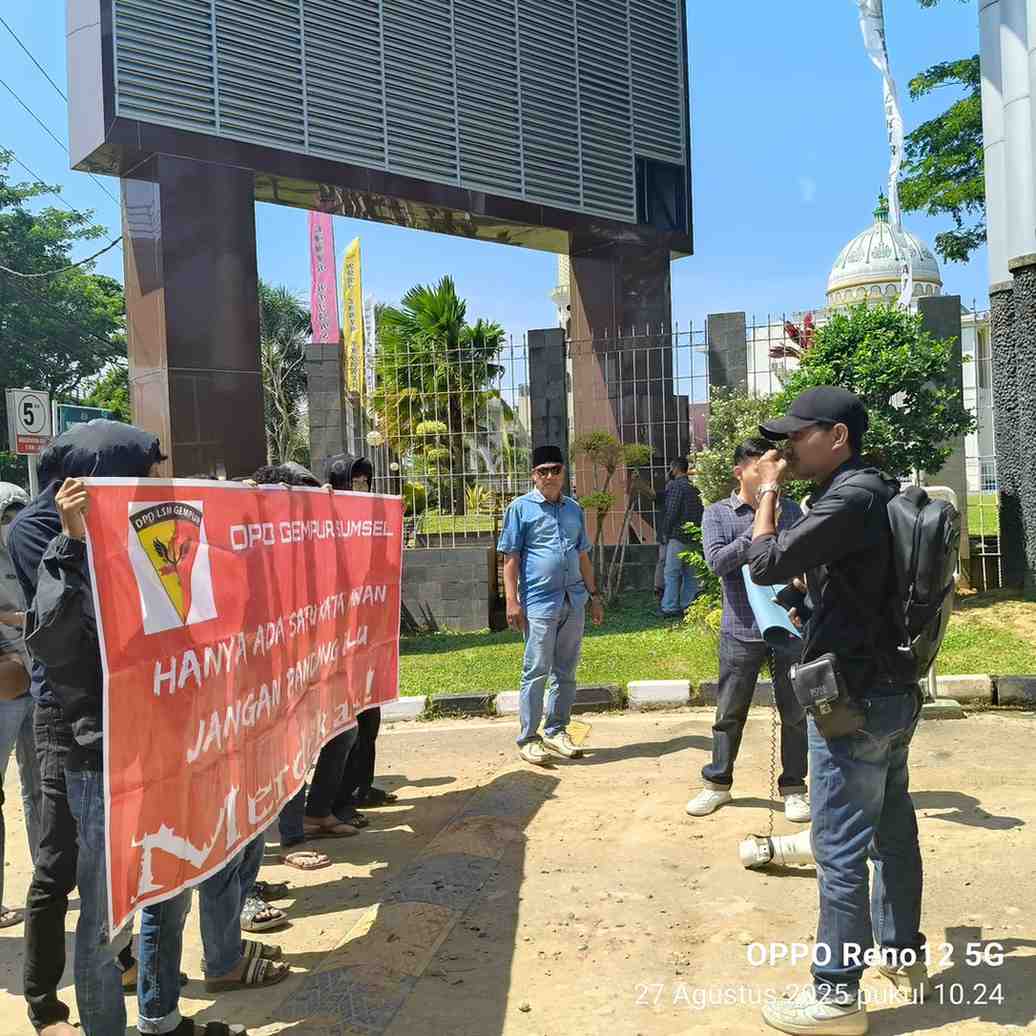 Desak Usut Tuntas Dugaan Korupsi di OKU Timur, Massa Gempur & GACD Kepung Kejati Sumsel