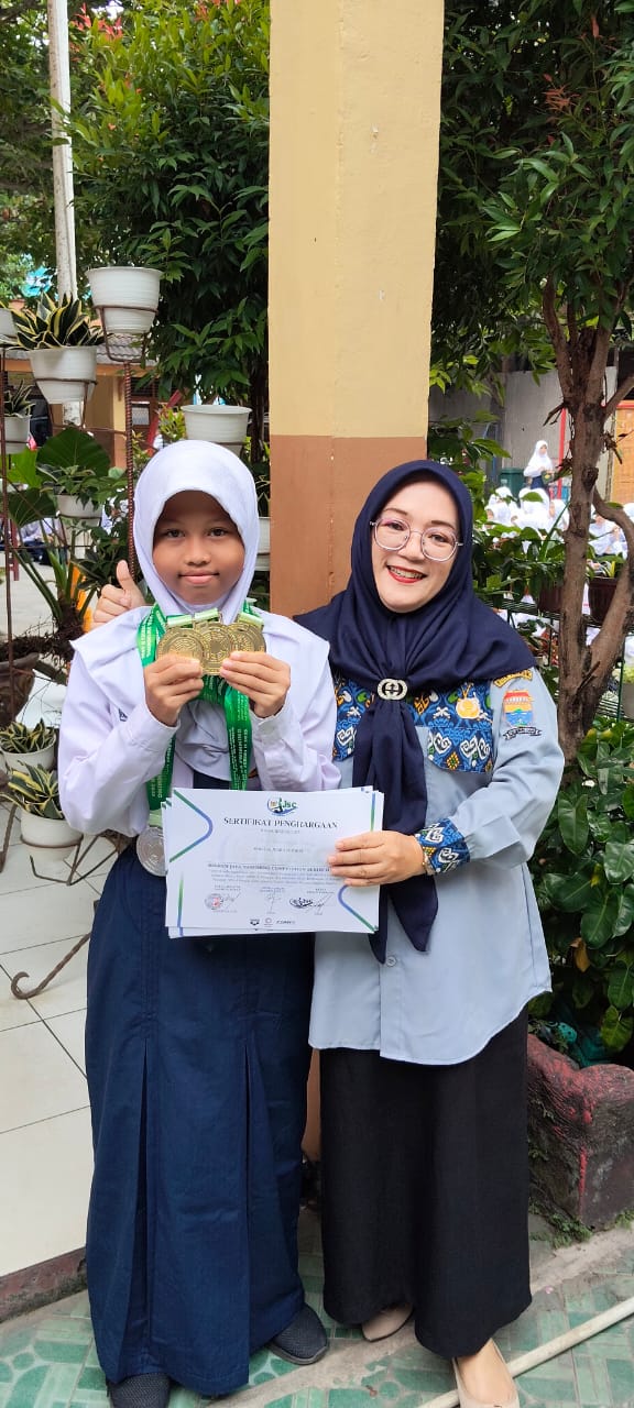 Raisa Sabet Medali Emas di Kejuaraan Renang HUT TNI ke-80, Ukir Prestasi Gemilang