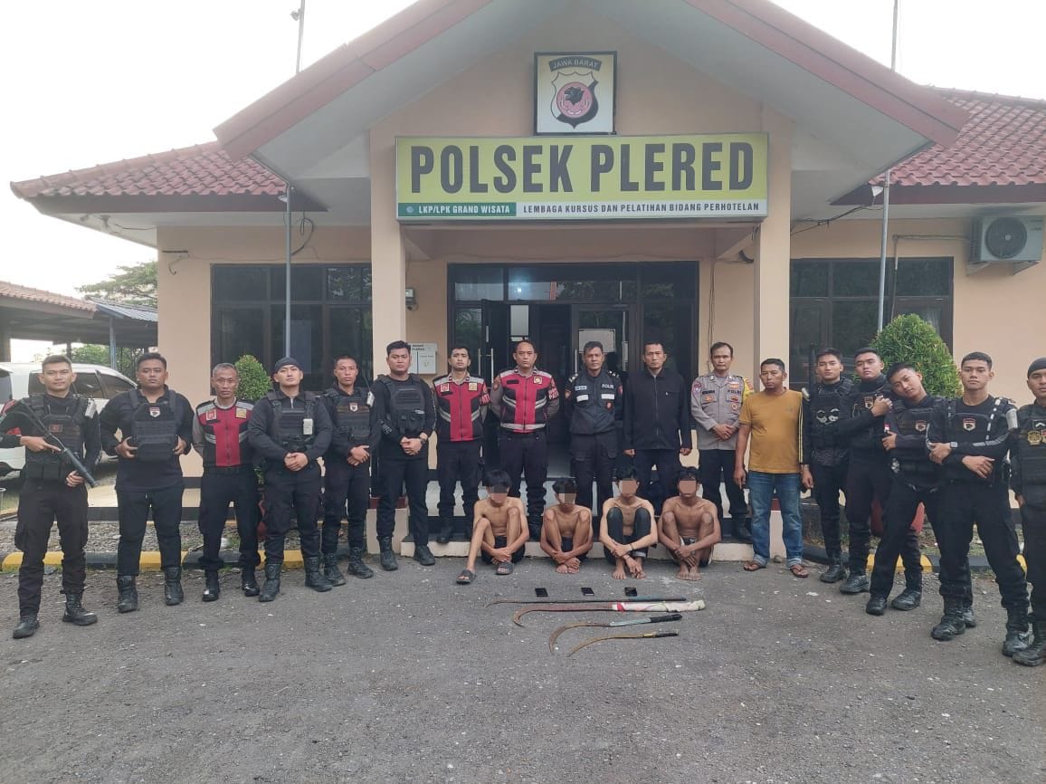 Tim Patroli Raimas Macan Kumbang 852 Polresta Cirebon Amankan 4 Pemuda Yang Membawa Sajam