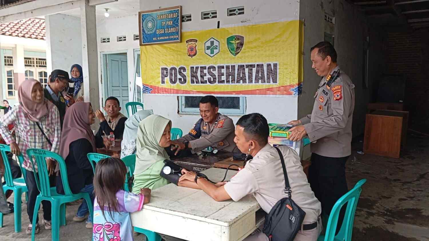 Polresta Cirebon Laksanakan Penanggulangan Pasca Bencana Alam Angin Puting Beliung