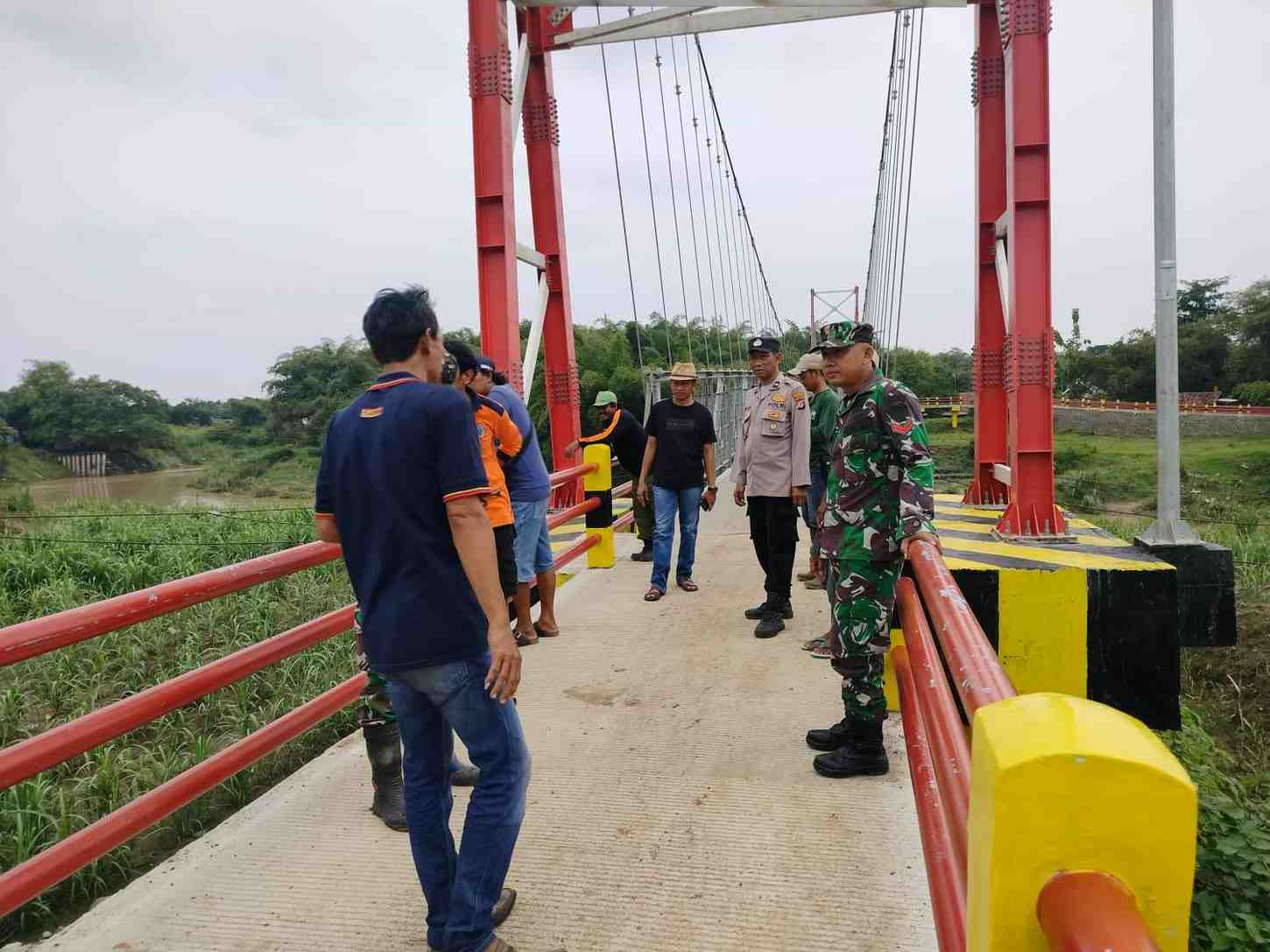 Perihal : Pengecekan Longsornya Jalan Penghubung Menuju Jembatan Gantung penghubung Antara Jabar-Jateng Yang Longsor