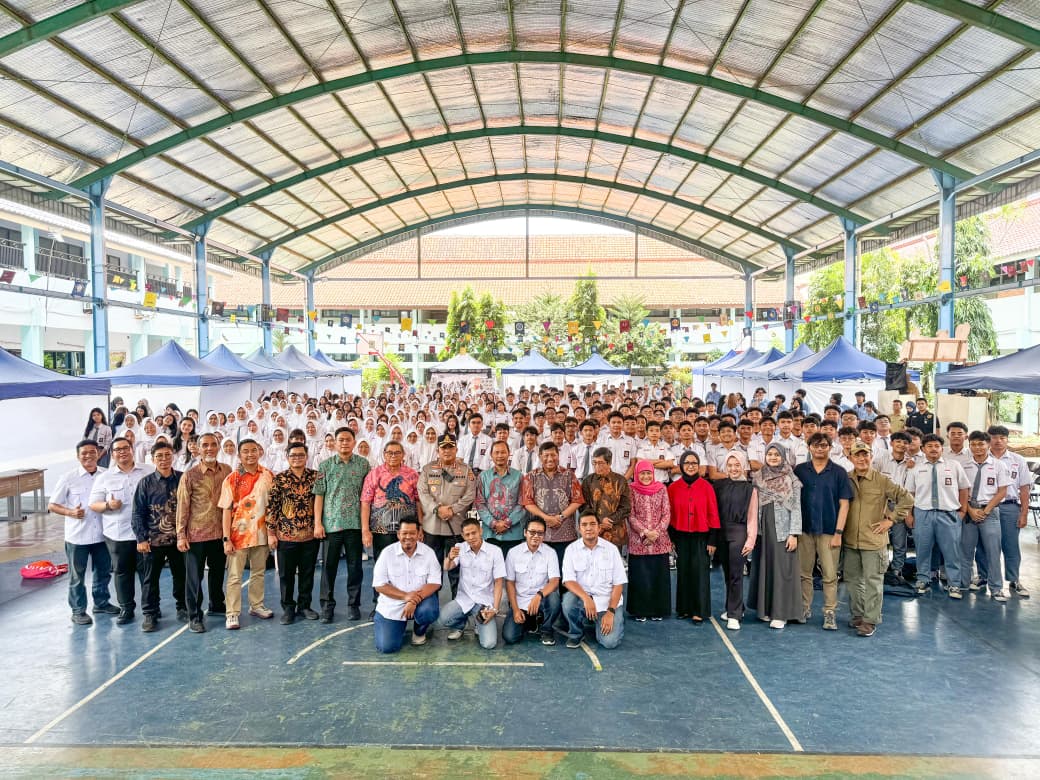 Berbagi Inspirasi di Univday SMANSA, Kapolresta Cirebon Ajak Pelajar Berprestasi, Taat Hukum, dan Disiplin