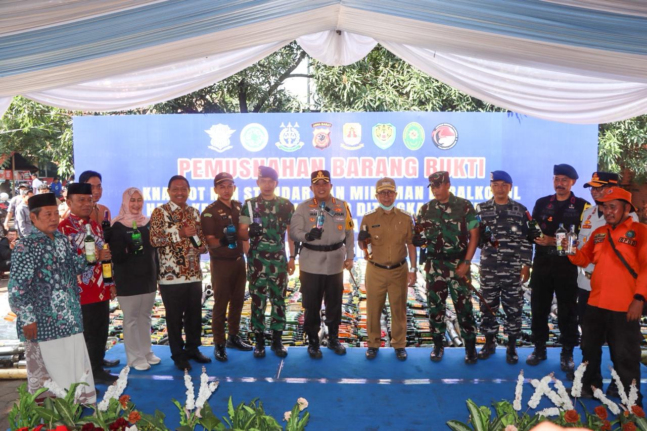 Polresta Cirebon Musnahkan Ribuan Botol Miras dan Knalpot Brong Hasil KRYD dan Operasi Pekat Jelang Operasi Ketupat Lodaya 2026
