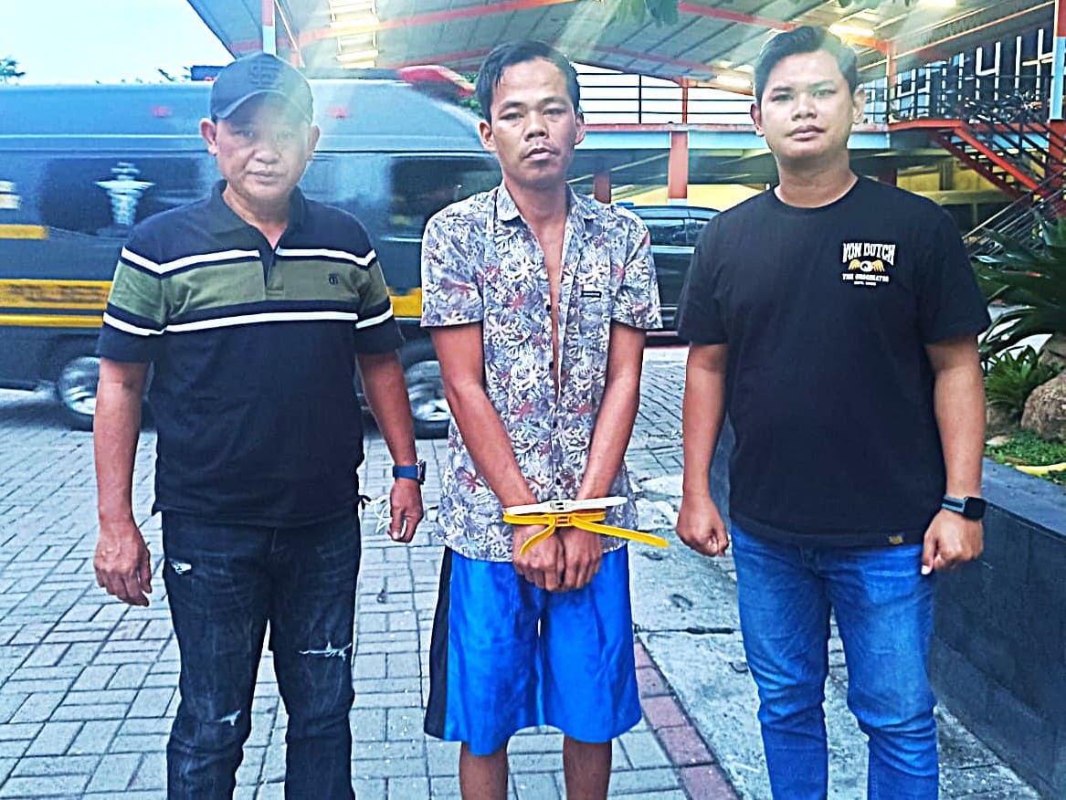 Jejak Pelarian Alex Sander Berakhir: Sinergi Polres Gresik dan Polsek Sukarami Palembang, Ringkus Sopir Truk Penggelap Aset Tanpa Perlawanan