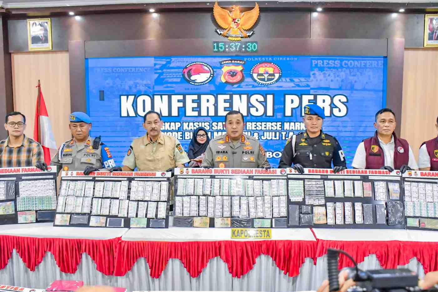 Sikat Habis Jaringan Narkoba, Polresta Cirebon Amankan 26 Tersangka dan Sita Belasan Ribu Obat Keras