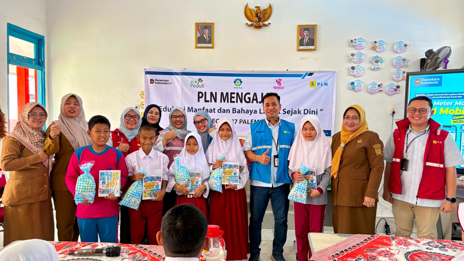 Lewat Kelas Interaktif, Srikandi PLN Mengajar di SDN 87 Palembang