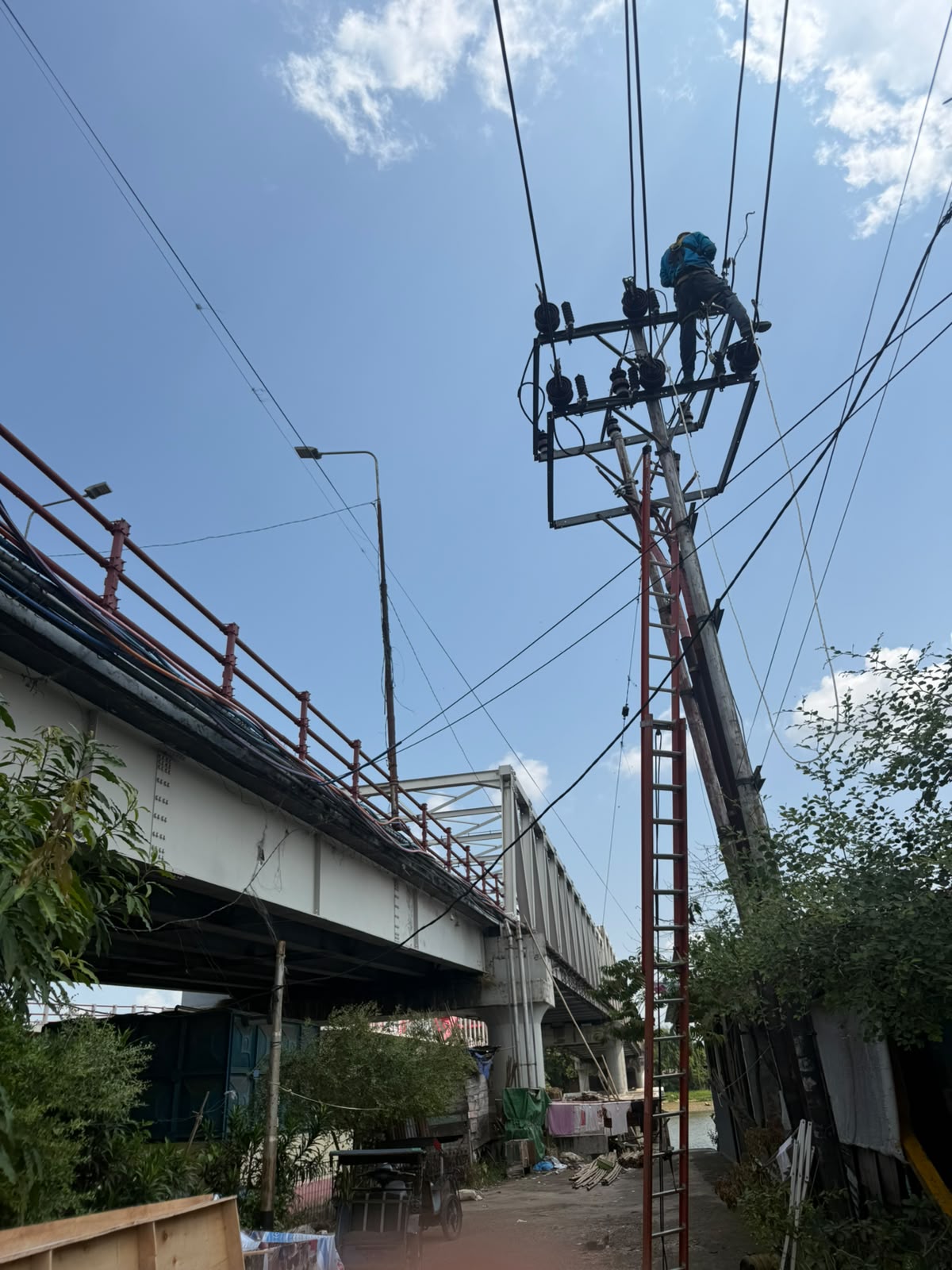PLN ULP Ampera Respons Cepat, Listrik di Seberang Ulu I Kembali Menyala