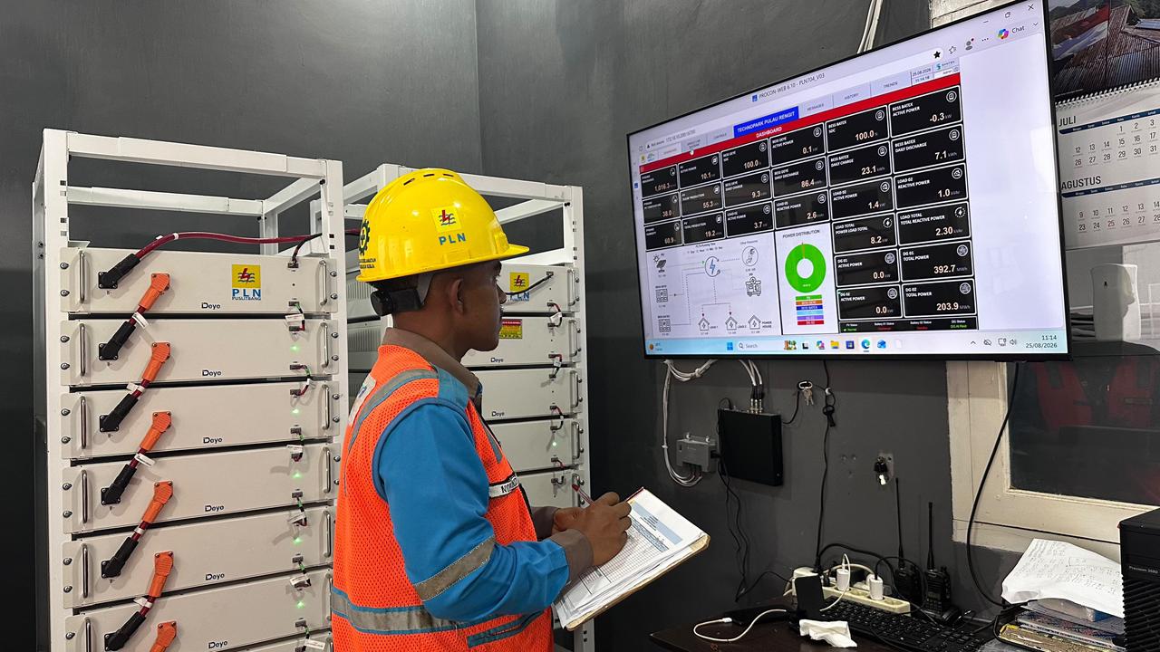 Dukung Swasembada Energi Hijau, PLN Operasikan PLTS Terpadu di Pulau Rengit Belitung