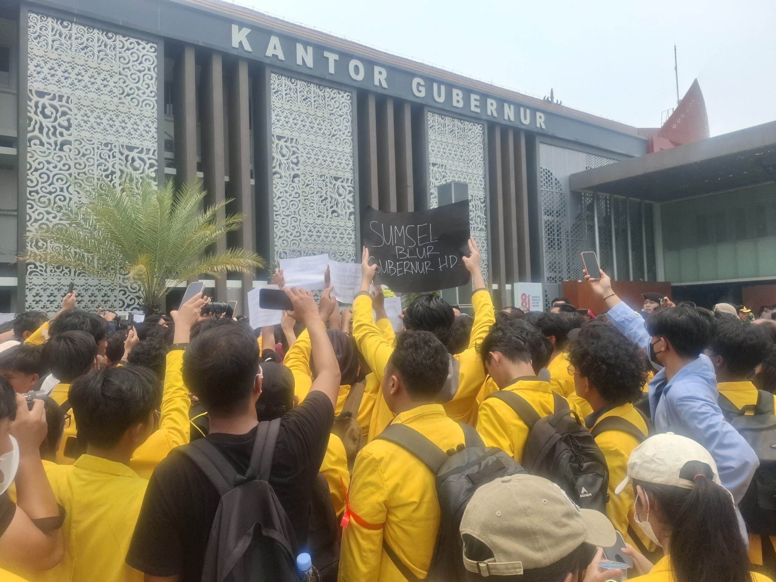 Karhutla Tak Kunjung Padam, Gubernur Sumsel Herman Deru Dapat Kartu Merah dari Mahasiswa